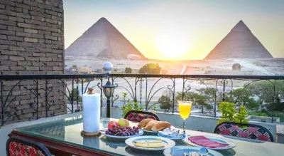 Vue de l'hôtel du Caire sur les pyramides de Gizeh