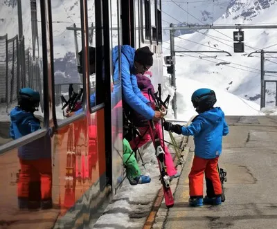 Voyage en train à Sotchi avec l'équipement de ski