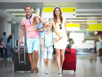 Famille à l'aéroport de Gazipasa